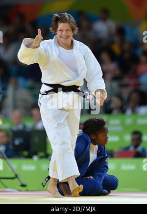 Tina Trstenjak et Clarisse Agbegnenou - Judo femmes -63kg - jour 4 des Jeux Olympiques de Rio 2016 le 9 août 2016 à Rio de Janeiro, Brésil. Photo de Lionel Hahn/ABACAPRESS.COM Banque D'Images