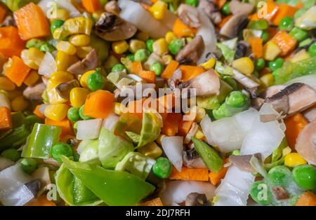 Tranches de légumes mélangés en tant que remuer-ami. Banque D'Images
