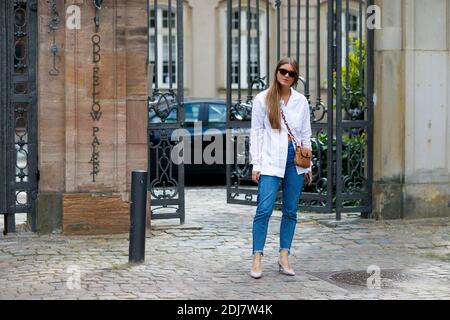 Street style, en arrivant au spectacle Randy Spring Summer 2017 qui s'est tenu à Andersen s , à Copenhague, Danemark, le 12 août 2016. Photo de Marie-Paola Bertrand-Hillion/ABACAPRESS.COM Banque D'Images