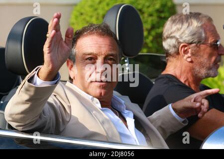 Mariage de Felix Gray et de Angela Andriyanova à la mairie de Ramatuelle en raison de leur présence de leur nom amis dont Patrick Bruel et Samy Naceri. 18 aout 2016. Photo par ABACAPRESS.COM Banque D'Images