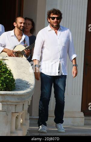 Mariage de Felix Gray et de Angela Andriyanova à la mairie de Ramatuelle en raison de leur présence de leur nom amis dont Patrick Bruel et Samy Naceri. 18 aout 2016. Photo par ABACAPRESS.COM Banque D'Images