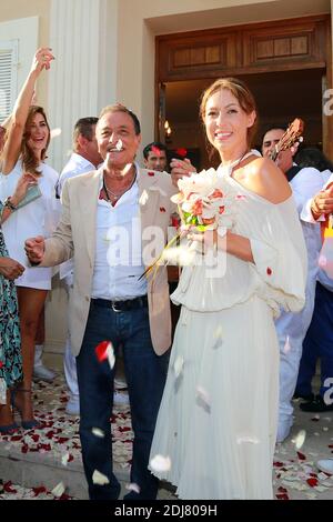 Mariage de Felix Gray et de Angela Andriyanova à la mairie de Ramatuelle en raison de leur présence de leur nom amis dont Patrick Bruel et Samy Naceri. 18 aout 2016. Photo par ABACAPRESS.COM Banque D'Images
