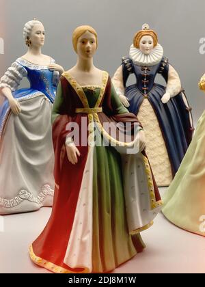 Un cliché vertical de figurines médiévales et de renaissance anciennes Banque D'Images