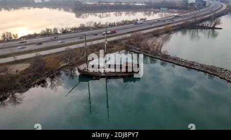 11 décembre 2020. Lincoln Ontario Canada, la Grande Hermine @Jordan Harbour le long de l'autoroute QEW à Sunset. Luke Durda/Alamy Banque D'Images