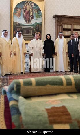 Le pape François rencontre le cheikh Mohammed ben Zayed Al Nahyan (2e gauche), prince héritier d'Abu Dhabi et commandant suprême adjoint des Forces armées des Émirats arabes Unis au Vatican le 15 septembre 2016. A droite : ancien Président de Ferrari et Président d'Alitalia Luca Cordero di Montezemolo. Photo par ABACAPRESS.COM Banque D'Images