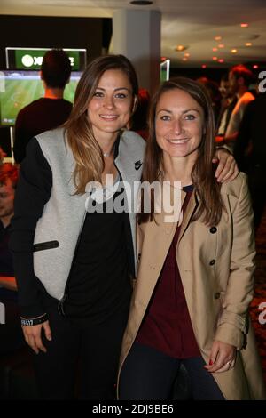 Laure Boulleau et Gaetane Thiney participant au lancement du nouveau jeu FIFA 2017 (également appelé FIFA 17) qui s'est tenu au 'cercle Cadet' à Paris, en France, le 26 septembre 2016. Photo de Jerome Domine/ABACAPRESS.COM Banque D'Images