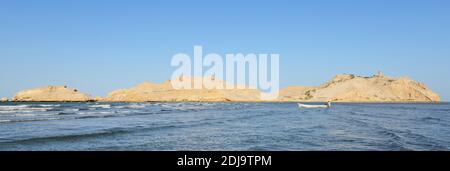 Jazirat Jabal Al AWD près de la plage Al Sawadi en Oman. Banque D'Images