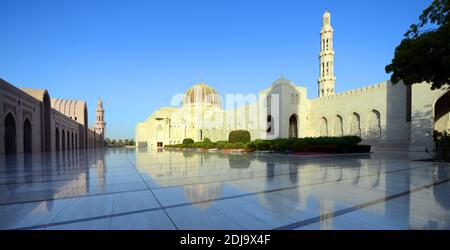 La grande mosquée du Sultan Qaboos à Muscat, Oman. Banque D'Images