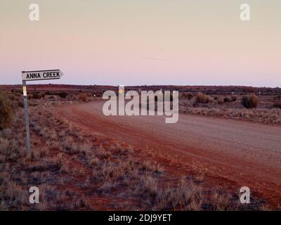 Panneau à Anna Creek depuis l'uncheed William Creek - Coober Pedy Road, Australie méridionale Banque D'Images