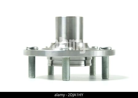 moyeu de roue de voiture isolé sur blanc. pièces de voiture Banque D'Images