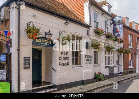 Le Hole in the Wall pub de Chichester est la propriété et l'exploitation de Big Smoke Brew Co Banque D'Images