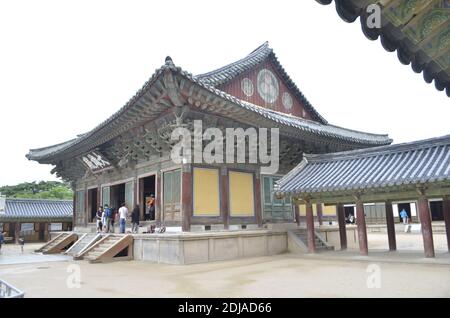 Daeungjeon (la salle des grands Lumières) du monastère bouddhiste de Bulguksa près de Gyeongju, en Corée Banque D'Images