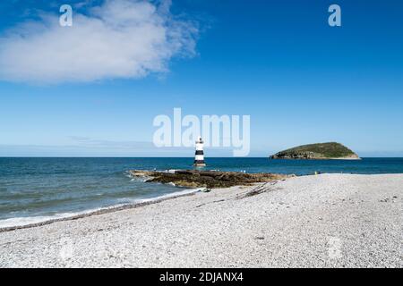 Phare de Penmon Trwyn du sur l'île d'Anglesey Sir Ynys mon pays de Galles du Nord Royaume-Uni Banque D'Images