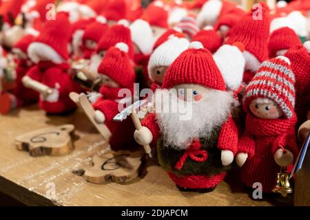 Décoration d'orf de Noël. Souvenirs ou cadeaux faits main. Traditions de vacances en Europe du Nord. Banque D'Images