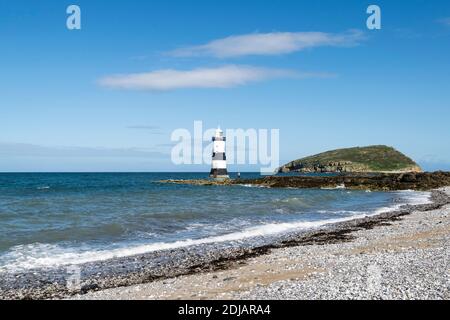 Phare de Penmon Trwyn du sur l'île d'Anglesey Sir Ynys mon pays de Galles du Nord Royaume-Uni Banque D'Images