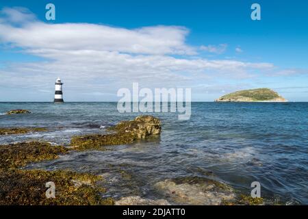 Phare de Penmon Trwyn du sur l'île d'Anglesey Sir Ynys mon pays de Galles du Nord Royaume-Uni Banque D'Images