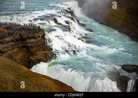 Chute d'eau de Gullfoss partie de la visite du cercle d'or en Islande Banque D'Images