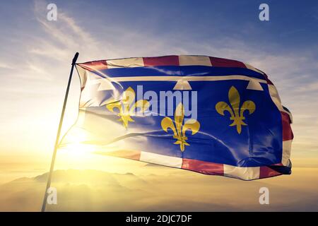 Centre-Val de Loire drapeau de France sur le dessus brume de lever de soleil Banque D'Images