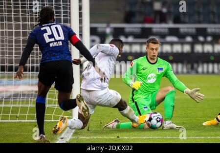 Breel Embolo (BMG) scheitert an TW Alexander Schwolow(Hertha) Borussia Mönchengladbach - Hertha BSC Berlin 27.10.2020, Fussball; 1. Bundesliga, saison Banque D'Images