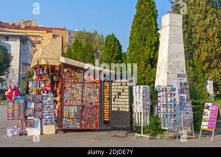 Belgrade, Serbie - 15 octobre 2019 : kiosque souvenirs au parc de l'église Sunny Day à Belgrade, Serbie. Banque D'Images