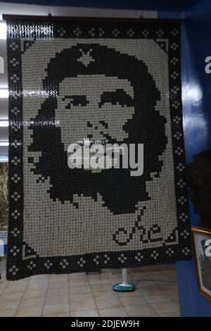 Che Guevara peinture sur le mur de bâtiment dans la vieille Havane . Banque D'Images