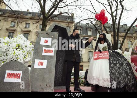 L'UMIH (Union des métiers et des industries de l'hôtellerie) et le RNB (groupe national des entreprises indépendantes de l'hôtellerie et de la restauration) , protestent contre les restrictions de la pandémie COVID-19, montrent leur propre malheur à la fermeture de leurs établissements, à Paris, en France, le 14 décembre 2020. Photo de Pierrick villette/avenir Pictures/ABACAPRESS.COM Banque D'Images