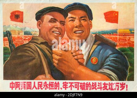 Une véritable affiche de propagande pendant la Révolution culturelle en Chine. Les personnages chinois lisent : vive le combat éternel et incassable f Banque D'Images