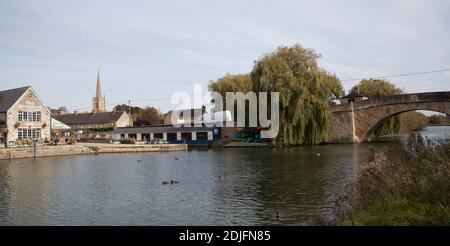 Vues sur la Tamise à Lechlade au Royaume-Uni, prises le 19 octobre 2020 Banque D'Images