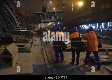 Ostrava, République tchèque. 14 décembre 2020. Le fabricant de vapeur Liberty Ostrava a lancé un appel d'offres pour le fournisseur de deux nouveaux fours hybrides qui sont censés remplacer ses quatre fours tandem d'ici 2023 et rendre les aciéries Ostrava neutres en carbone d'ici 2030. La nouvelle technologie permettra de réduire les émissions de particules et de carbone de 60 % et de plus de 50 %, respectivement. C'est le premier projet du genre en Europe. Les aciéries actuelles le 14 décembre 2020, photo. Crédit: Jaroslav Ozana/CTK photo/Alay Live News Banque D'Images