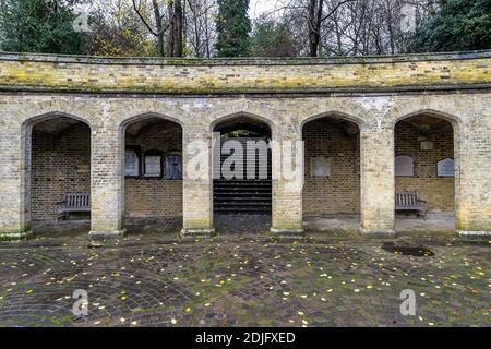 Londres/Royaume-Uni. 12.2.20. La partie ouest atmosphérique du cimetière Highgate dans le nord de Londres Banque D'Images