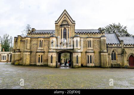 Londres/Royaume-Uni. 12.2.20. La grande entrée de la partie ouest du cimetière Highgate dans le nord de Londres Banque D'Images