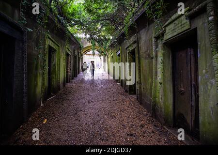 Londres/Royaume-Uni. 12.2.20. L'avenue Egyptian dans la partie ouest du cimetière Highgate dans le nord de Londres Banque D'Images