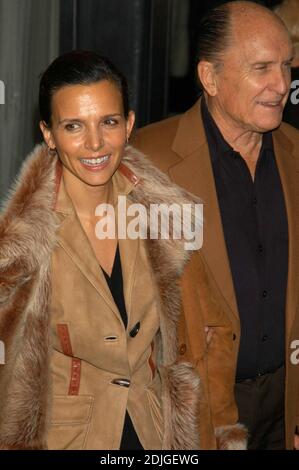 La première « Merci de fumer » du musée d'art moderne de New York, New York, New York. Parmi les célébrités présentes, mentionnons Halle Berry, Robert Duvall et Sharon Brophy. 3/12/06 Banque D'Images