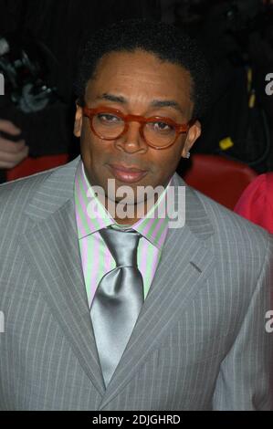 Inside Man World first, Ziegfeld Theatre - New York, NY. Parmi les célébrités qui y assistaient, mentionnons Darryl Mitchell, Cassandra Freeman, Jodie Foster, James Ransone, Kim Director, Wesley Snipes, Brian Grazer, Clive Owen, Lynn Whitfield, Spike Lee Willem Dafoe et Denzel Washington. 3/20/06 Banque D'Images