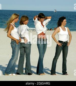 Exclusif !! Araceli Gonzalez, Carola Reyna, Gabriela Toscano et Mercedes Moran de l'émission télévisée Argentine "Housewives", posent pour une séance photo sur Miami Beach, FL, 2/23/06 Banque D'Images