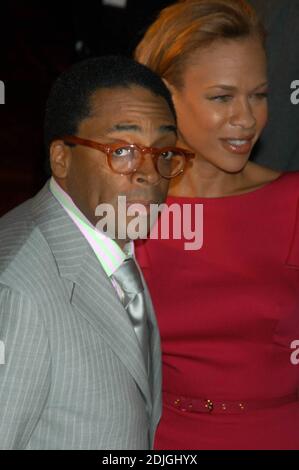 Inside Man World first, Ziegfeld Theatre - New York, NY. Parmi les célébrités qui y assistaient, mentionnons Darryl Mitchell, Cassandra Freeman, Jodie Foster, James Ransone, Kim Director, Wesley Snipes, Brian Grazer, Clive Owen, Lynn Whitfield, Spike Lee Willem Dafoe et Denzel Washington. 3/20/06 Banque D'Images