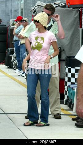 Ashley Judd rejoint le mari Dario Franchitti, pilote de course écossais, au Toyota Indy 300, Homestead Speedway, Miami, FL, 3/25/06 Byline et/ou le lien d'utilisation web doivent lire Banque D'Images