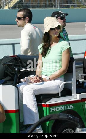 Ashley Judd rejoint le mari Dario Franchitti, pilote de course écossais, au Toyota Indy 300, Homestead Speedway, Miami, FL, 3/25/06 Byline et/ou le lien d'utilisation web doivent lire Banque D'Images