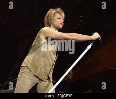 Février 13 : Jon bon Jovi de bon Jovi se produit au Philips Arena d'Atlanta, en Géorgie, le 13 février 2003. CRÉDIT: Chris McKay / MediaPunch Banque D'Images