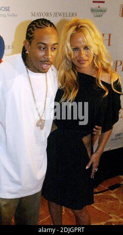 PAM Anderson et Ludacris ont accueilli le lancement d'Atlanta Peach à l'hôtel Intercontinental, Buckhead, 3/31/06 Usher (avec sa mère et son frère James Lackey), Dallas Austin, T-Boz et T.I. Banque D'Images