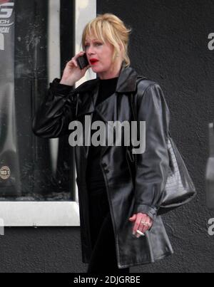 Exclusif !! Melanie Griffith semblait visiblement contrariée lorsqu'elle bavardait sur son téléphone en route vers sa réunion AA régulière à West Hollywood, Californie. 3/31/06 Banque D'Images