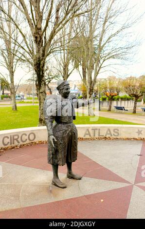Statue en bronze du clown Manolo Tonetti de l'Atlas Circus Dans le parc Mesones Sardinero Santander Cantabria Espagne tente de cirque Du Cirque italien Banque D'Images