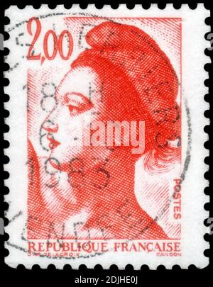Saint-Pétersbourg, Russie - 27 septembre 2020 : timbre imprimé en France avec l'image de la liberté, vers 1983 Banque D'Images