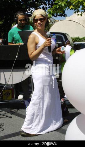 Rosie Perez mène la marche sur le sida 2005 à Miami Beach, 4/17/05 [[mab]] Banque D'Images