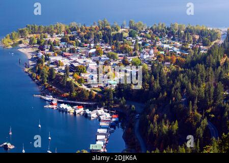 Kaslo est un village de la région de West Kootenay, en Colombie-Britannique, au Canada, situé sur la rive ouest du lac Kootenay. Vue du point de vue de Kaslo Banque D'Images