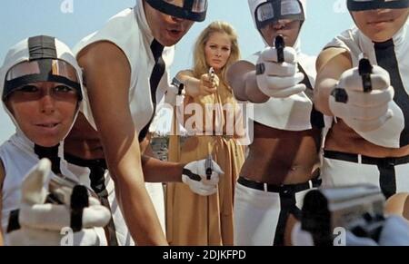 LA 10ème VICTIME ( la Décima Vittima) 1965 production interfilm avec Ursula Andress Banque D'Images