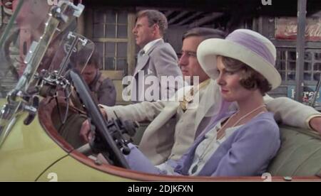 THE GREAT GATSBY 1974 Paramount Pictures film avec de gauche: Bruce Dern, Sam Waterston, lois Chales Banque D'Images