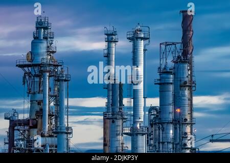 Raffinerie du SHC, fabrication d'essence Cenex et d'autres produits à partir de pétrole brut canadien, vue de la I-90 à Laurel, Montana, près de Billings, États-Unis [pas de propriété r Banque D'Images