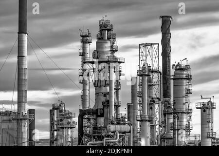 Raffinerie du SHC, fabrication d'essence Cenex et d'autres produits à partir de pétrole brut canadien, vue de la I-90 à Laurel, Montana, près de Billings, États-Unis [pas de propriété r Banque D'Images