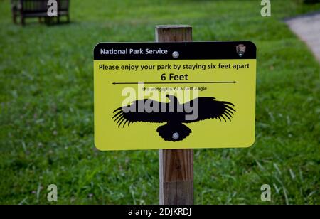 Signe de distance sociale du U.S. National Park Service pour une pandémie Banque D'Images